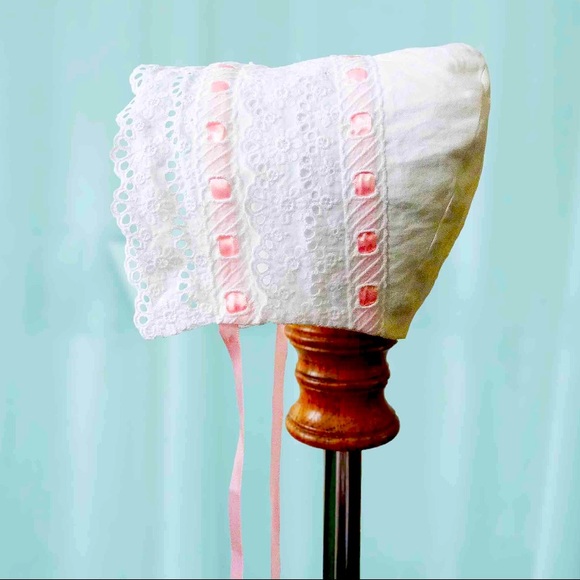 NWOT Handmade Vintage Heirloom-Style Baby Pinafore, Bonnet, and Bloomers Set - Picture 5 of 7